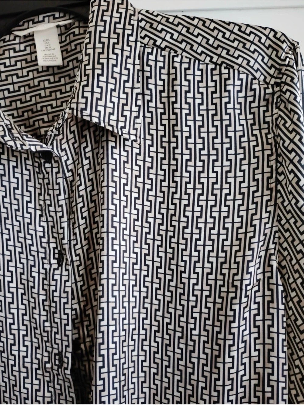 H&M Geometric Button Down in Cream & Black Size Small